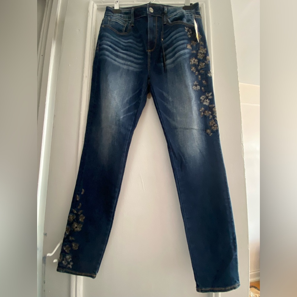 NWT Driftwood Jackie Embroidered Skinny Jeans